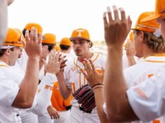 Kuhns បានដាក់ឈ្មោះថា SEC Pitcher of the Week ជាលើកទីពីរក្នុងឆ្នាំនេះ។