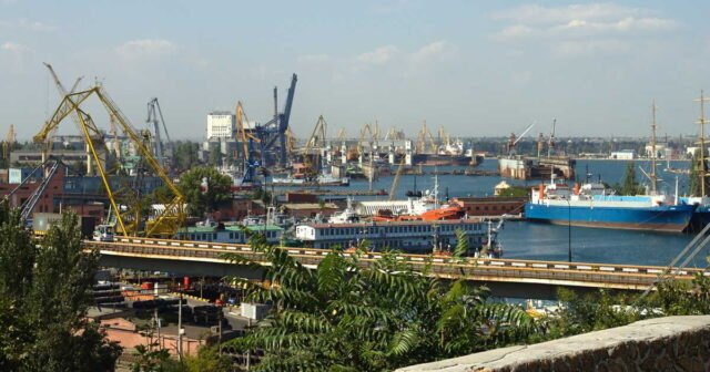 1779137916_guerre-en-ukraine-un-drone-shahed-russe-a-touche-un-cargo-chinois-en-mer-noire.jpg