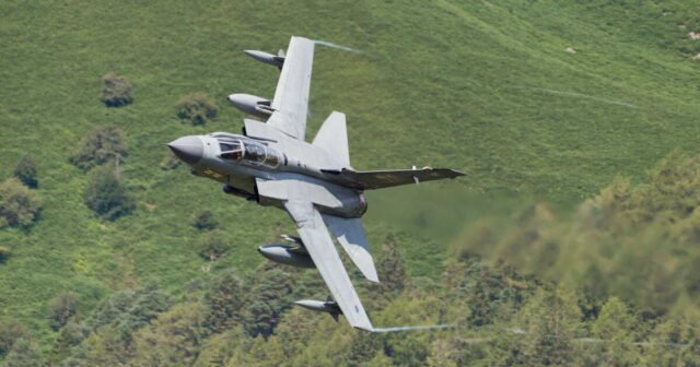 1779371368_accusation-d-espionnage-deux-chasseurs-russes-interceptent-dangereusement-un-avion-militaire-britann.jpeg