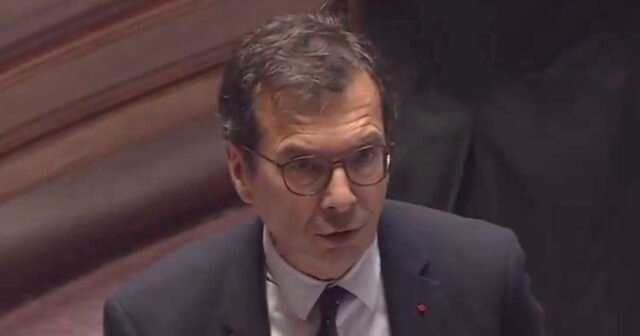 1779551928_le-ministre-du-travail-relativise-sur-la-suppression-d-un-jour-ferie-pour-faire-des-economies.jpg