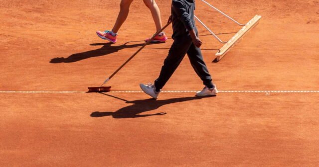 1779992361_roland-garros-voici-l-entreprise-qui-se-cache-derriere-la-terre-battue-du-grand-chelem-francais.jpg