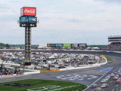 NASCAR প্রয়াত কাইল বুশকে সম্মান জানানোর পরে ড্যানিয়েল সুয়ারেজ কোকা-কোলা 600-এর আবেগ ক্যাপচার করেছেন