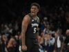 Anthony Edwards ធ្វើឱ្យ Timberwolves ចាប់អារម្មណ៍ជាមួយនឹងការសម្តែង ទោះបីជាមានបញ្ហាជង្គង់ថ្មីៗនេះក៏ដោយ។
