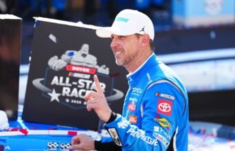 Coca-Cola 600-এর আগে NASCAR-এর উপরে থাকার জন্য ডেনি হ্যামলিন তার হোমওয়ার্ক করেন