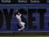 Jasson Domínguez របស់ Yankees បានបាក់ស្មាពេលបុកនឹងជញ្ជាំង ដែលនាំឱ្យ Spencer Jones ហៅទូរស័ព្ទ