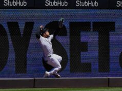 Jasson Domínguez របស់ Yankees បានបាក់ស្មាពេលបុកនឹងជញ្ជាំង ដែលនាំឱ្យ Spencer Jones ហៅទូរស័ព្ទ