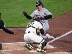 Jake McCarthy របស់ Rockies ក្លាយជាកីឡាករឆ្វេងដំបូងគេចាប់តាំងពីឆ្នាំ 2013 ដើម្បីកត់ត្រាការលេងពីរដងដែលមិនមានការជួយ