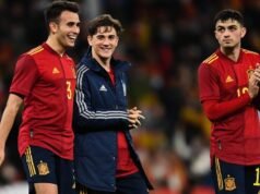 តារា Barcelona ប្រាំបួននាក់បានរួមបញ្ចូលនៅក្នុងក្រុមបាល់ទាត់ពិភពលោកបឋមរបស់អេស្ប៉ាញ; អវត្តមានគួរឱ្យកត់សម្គាល់ពីរនាក់