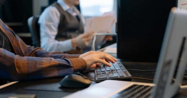 1780329513_oups-une-entreprise-depense-500-millions-de-dollars-en-ne-limitant-pas-l-usage-sur-l-ia-claude.jpg