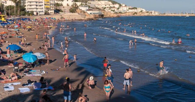 1780829301_conges-payes-90-ans-apres-leur-instauration-quels-sont-les-salaires-des-francais-qui-partent-en-vaca.jpeg