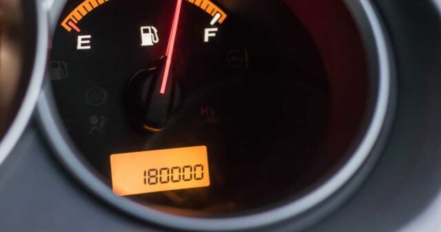 1780964137_flambee-des-prix-des-carburants-pres-de-la-moitie-des-francais-ont-reduit-leurs-trajets-en-voiture.j.jpeg