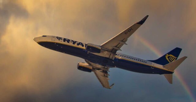 1781205240_ryanair-peut-il-faire-payer-un-supplement-pour-voyager-assis-a-cote-de-ses-enfants.jpg