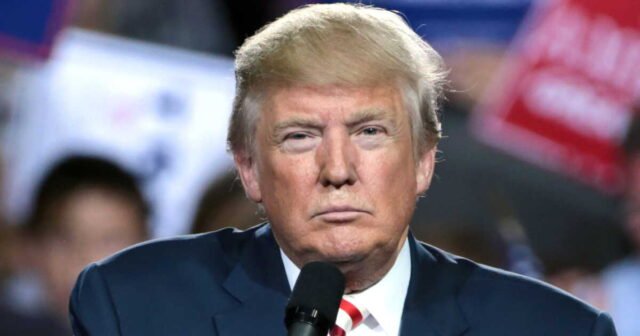 1781657573_versailles-c-est-pas-du-plaque-or-c-est-du-lourd-le-president-trump-accepte-l-invitation-a-diner-a-v.jpeg