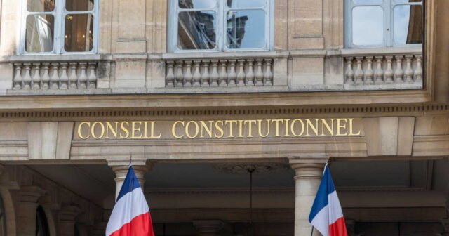 1782006474_frais-bancaires-de-succession-le-conseil-constitutionnel-retoque-leur-suppression-votee-en-2025.jpg