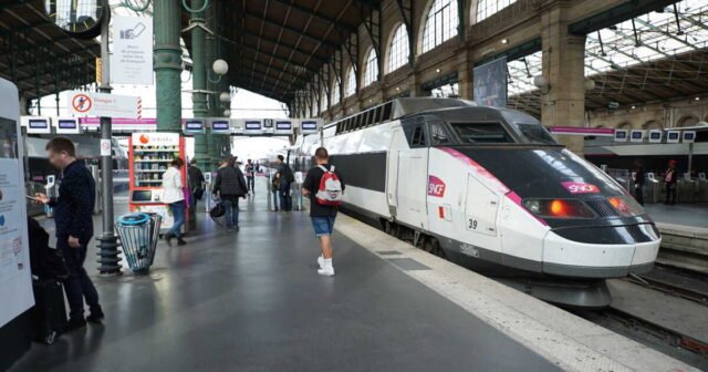 1782049233_le-reseau-ferroviaire-francais-est-fortement-affecte-par-la-canicule-les-personnes-vulnerables-incit.jpeg