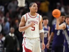 স্যাক্রামেন্টো কিংস 2026 NBA ড্রাফ্টে 7 নম্বর বাছাই সহ আরকানসাসের গার্ড দারিয়াস অ্যাকফ জুনিয়র, ডেট্রয়েট নেটিভ নির্বাচন করেছে