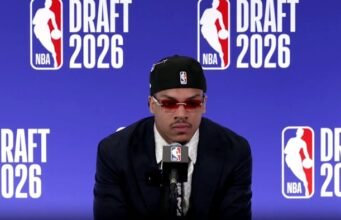 রাজাদের দ্বারা 7 নং খসড়া হওয়ার পর ড্যারিয়াস আকুফ জুনিয়র তার নিজ শহরকে কৃতিত্ব দেন
