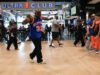নিউ ইয়র্ক সিটি 27 বছরের মধ্যে তার প্রিয় দলের প্রথম এনবিএ ফাইনালের জন্য নিক্স উন্মাদনায় রয়েছে