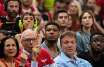 Giannis Antetokounmpo, LeBron James এবং আরও অনেক কিছুর উপর নজর রেখে NBA অফসিজন শুরু হয়