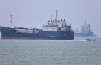 জাতিসংঘ হরমুজে আটকা পড়া ১১ হাজার নাবিককে সরিয়ে নেওয়া শুরু করেছে