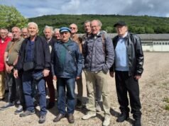 Drachenbronn-Birlenbach. এয়ার বেস 901 এর মেকানিক্স তাদের পুরানো ওয়ার্কশপের চারপাশে মিলিত হয়