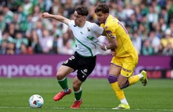 বার্সেলোনা পিএসজির সাথে 19 বছর বয়সী ফুল-ব্যাকের জন্য শক্তিশালী প্রতিযোগিতার মুখোমুখি, অ্যাটলেটিকোও আগ্রহী