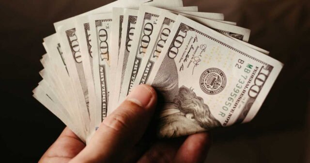 1782916555_35-000-millionnaires-de-plus-cette-annee-grace-aux-marches-financiers.jpg