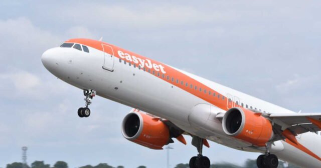 1783568414_vol-easyjet-annule-apres-cinq-heures-d-attente-150-passagers-bloques-dans-l-avion-la-situation-degen.jpeg