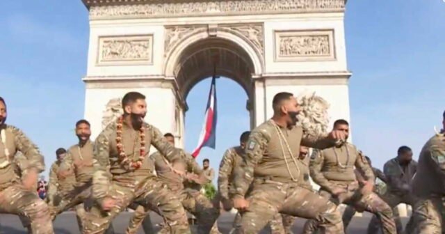 1784027688_defile-du-14-juillet-les-ultramarins-du-11e-regiment-de-marine-realisent-un-haka-spectaculaire-devan.jpeg