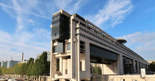 1784144126_finances-publiques-la-france-devra-trouver-125-milliards-d-euros-d-ici-2032-comment-et-a-quel-prix.j.jpeg