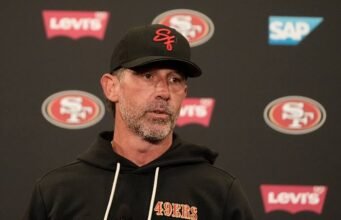 49ers কোচ কাইল শানাহান ক্র্যাশের জন্য দায়ী করেছেন যা তাকে আঘাত করে