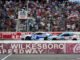 জোয়ি লোগানো উত্তর উইলকেসবোরোতে NASCAR পয়েন্ট রিটার্নে জয়ের খরা শেষ করেছেন