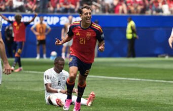 Mikel Oyarzabal এর 2 গোলের ফলে প্রভাবশালী স্পেন অস্ট্রিয়াকে 3-0 গোলে হারিয়ে বিশ্বকাপের রাউন্ড অফ 16-এ পৌঁছেছে।