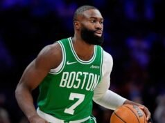 Jaylen Brown এখনও খুঁজে বের করছেন কিভাবে তিনি 76ers এর সাথে একটি অত্যাশ্চর্য বাণিজ্যের পরে একজন প্রাক্তন বোস্টন সেল্টিক হয়েছিলেন