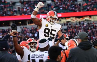 Rams’ Myles Garrett AP প্যানেল দ্বারা NFL-এর সেরা রাশার নির্বাচিত হয়েছে৷