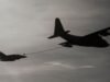 এয়ার ফোর্স অ্যান্ড অফ স্পেস KC-130J হারকিউলিস দ্বারা মিরাজ 2000D-এর রাতের ফ্লাইট রিফুয়েলিং বৈধ করে