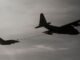 এয়ার ফোর্স অ্যান্ড অফ স্পেস KC-130J হারকিউলিস দ্বারা মিরাজ 2000D-এর রাতের ফ্লাইট রিফুয়েলিং বৈধ করে