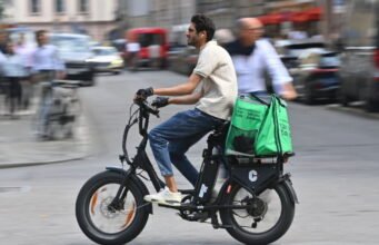 Uber Eats এবং Deliveroo রেড অ্যালার্ট বিভাগে বিকেলে ডেলিভারি স্থগিত করবে